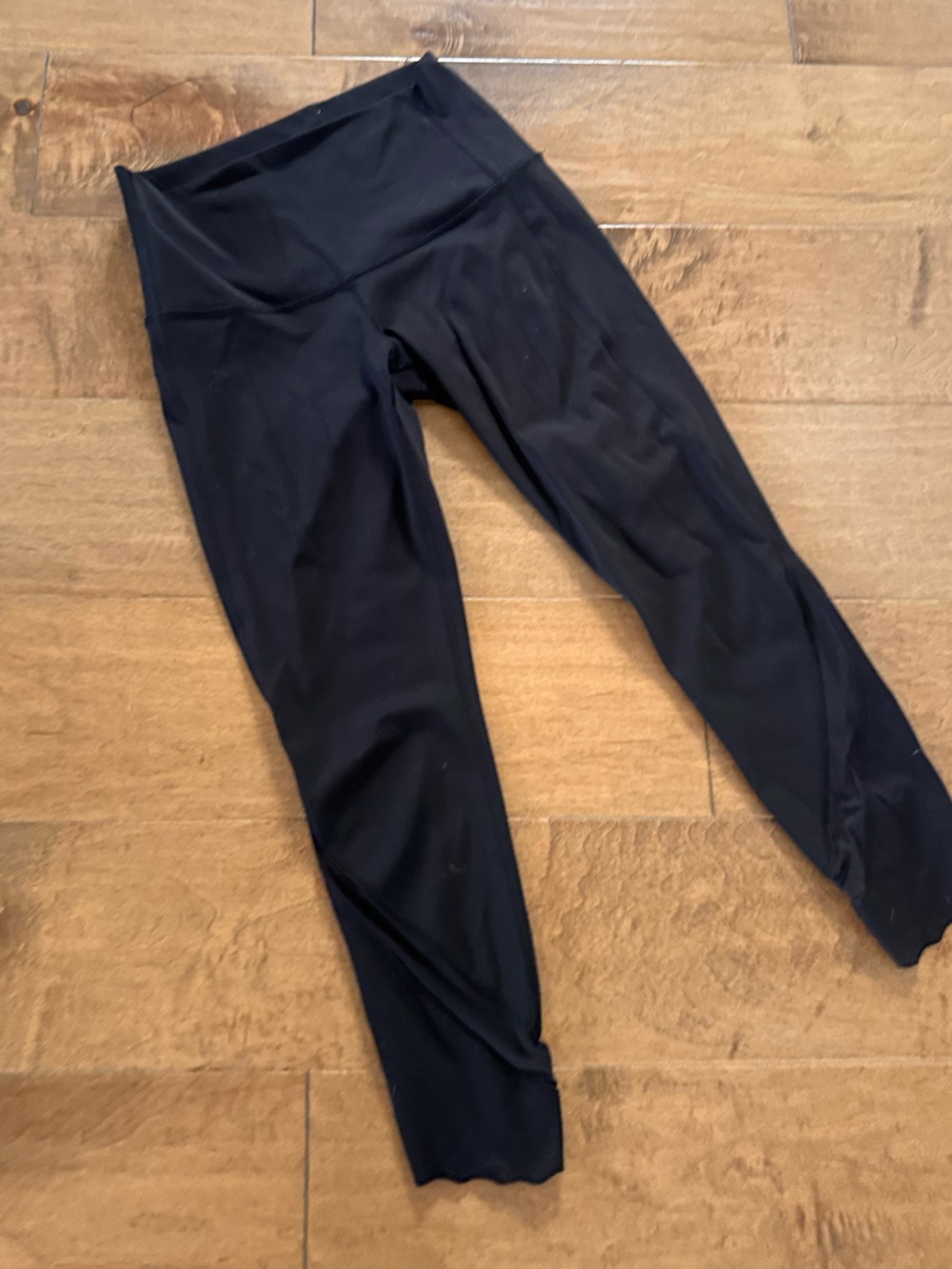 Lululemon cropped leggings with mesh detail and wide tummy control band - size 6